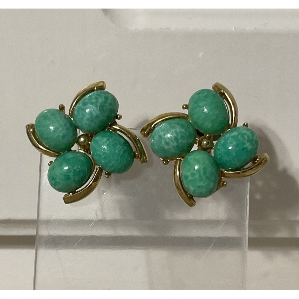 Vintage Crown Trifari Gold Tone Clip On Green Teal Cabochons Earrings